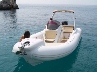 Louer un bateau dans la Cote d Azur avec 212 Yachts